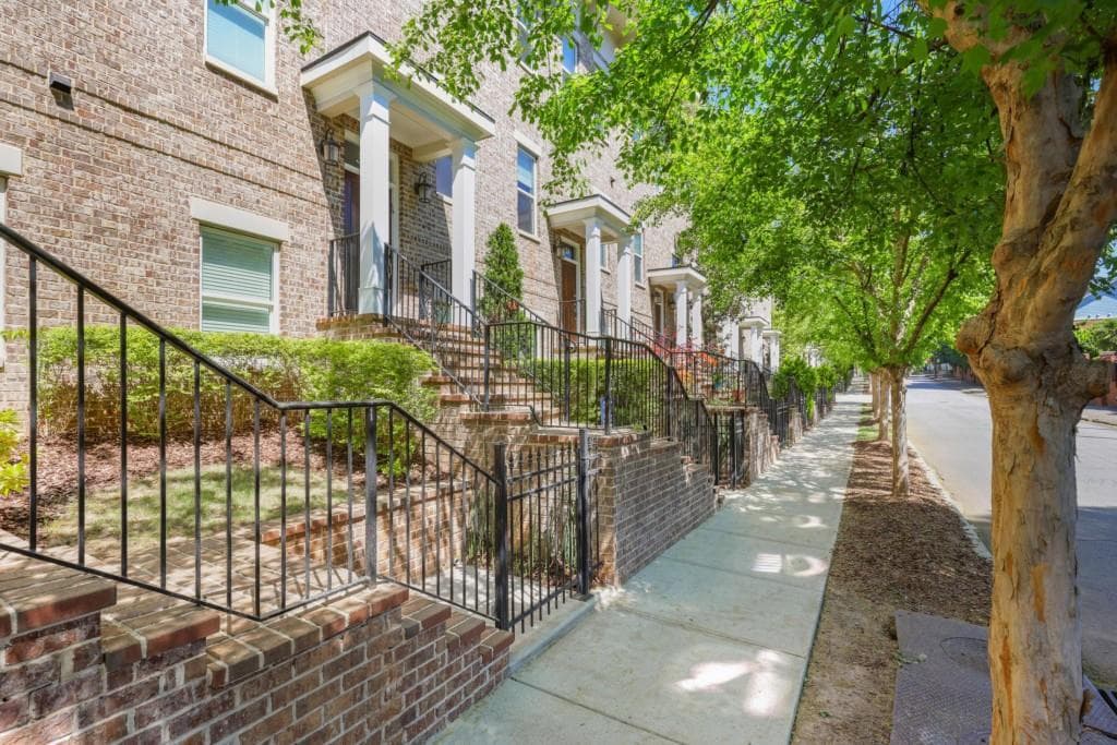 3 bedroom, 4 bathroom, 1,986 sq ft townhouse sold at 336 Brownstones Circle, Atlanta, GA 30312