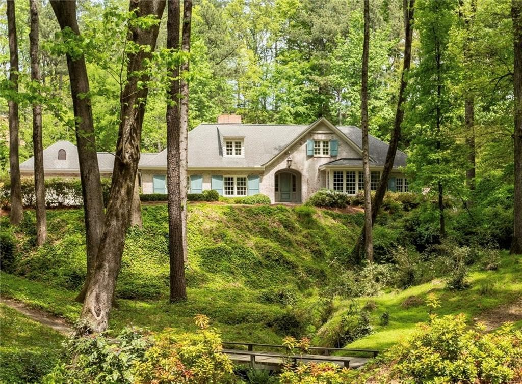 6 bedroom, 5 bathroom single family residence sold at 3947 Parian Ridge Road, Atlanta, GA 30327