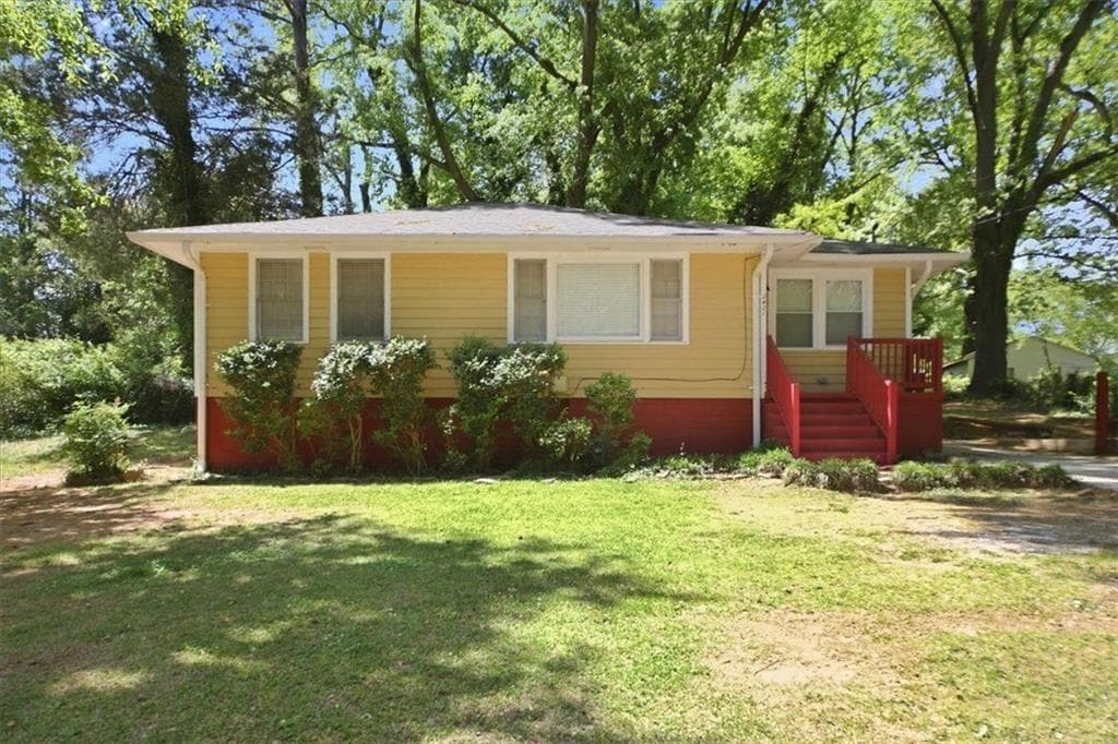 3 bedroom, 1 bathroom, 1,080 sq ft single family residence sold at 2421 Spring Garden Drive, Atlanta, GA 30315