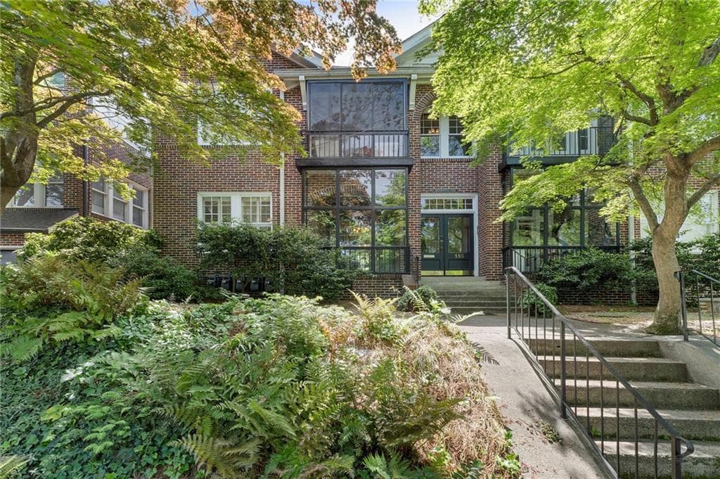 1 bedroom, 1 bathroom, 1,170 sq ft condominium sold at 185 Westminster Drive 2, Atlanta, GA 30309