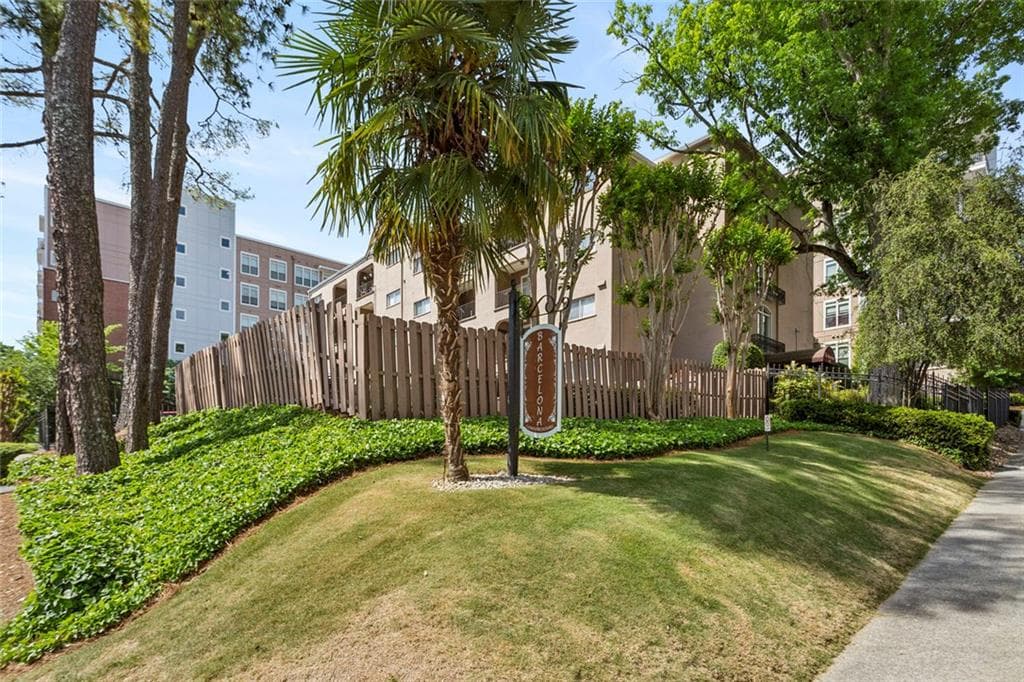 1 bedroom, 1 bathroom, 750 sq ft condominium sold at 395 Pharr Road 302, Atlanta, GA 30305