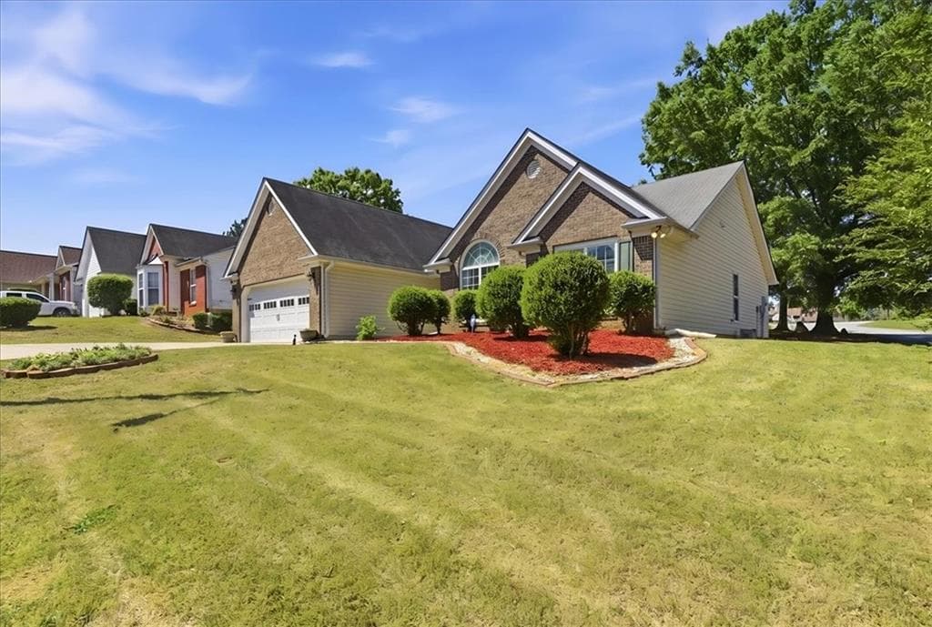 3 bedroom, 2 bathroom, 1,800 sq ft single family residence sold at 2818 Hillvale Cove Way, Lithonia, GA 30058