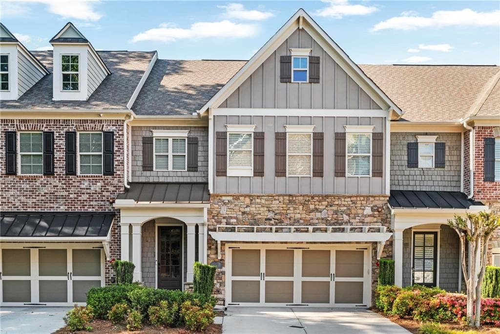 4 bedroom, 4 bathroom, 3,162 sq ft townhouse sold at 910 Acadiana Drive, Atlanta, GA 30328