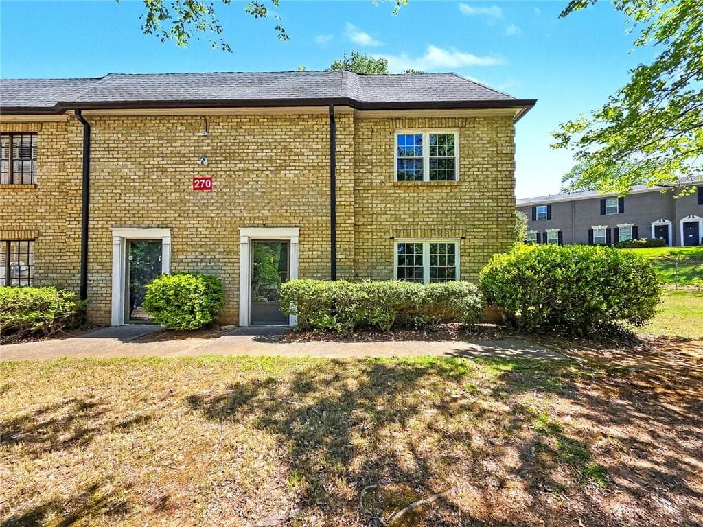 3 bedroom, 3 bathroom, 1,564 sq ft condominium sold at 270 Winding River Road H, Atlanta, GA 30350