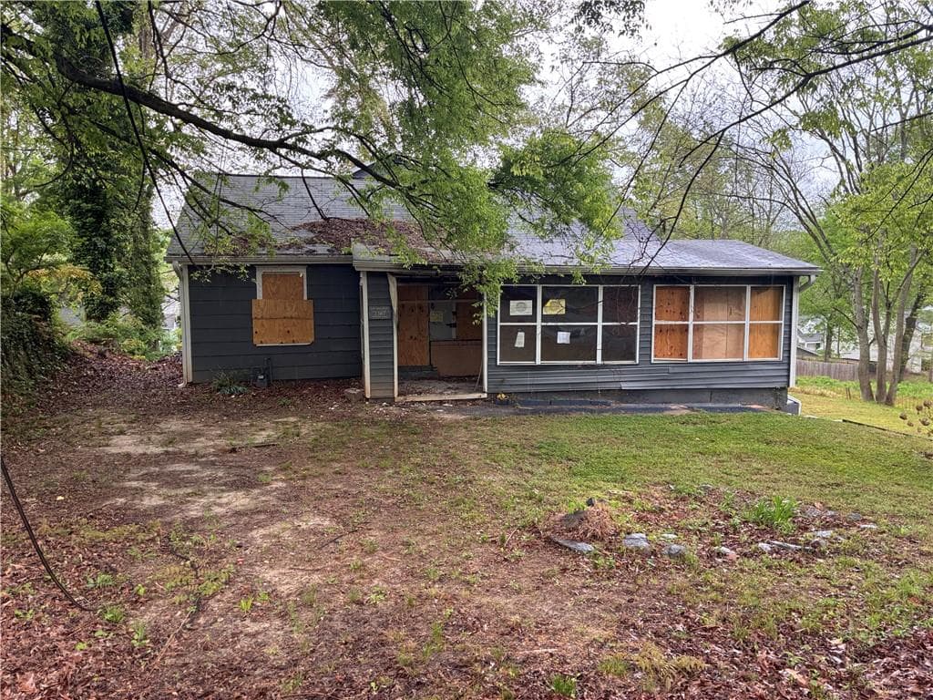 5 bedroom, 3 bathroom, 1,870 sq ft single family residence sold at 2387 Saint James Drive, Atlanta, GA 30318