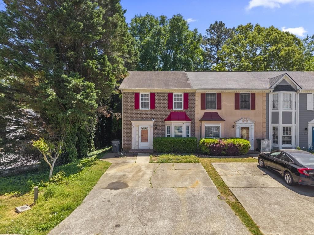 2 bedroom, 3 bathroom, 1,292 sq ft townhouse for sale at 5142 Jenny Drive, Acworth, GA 30101