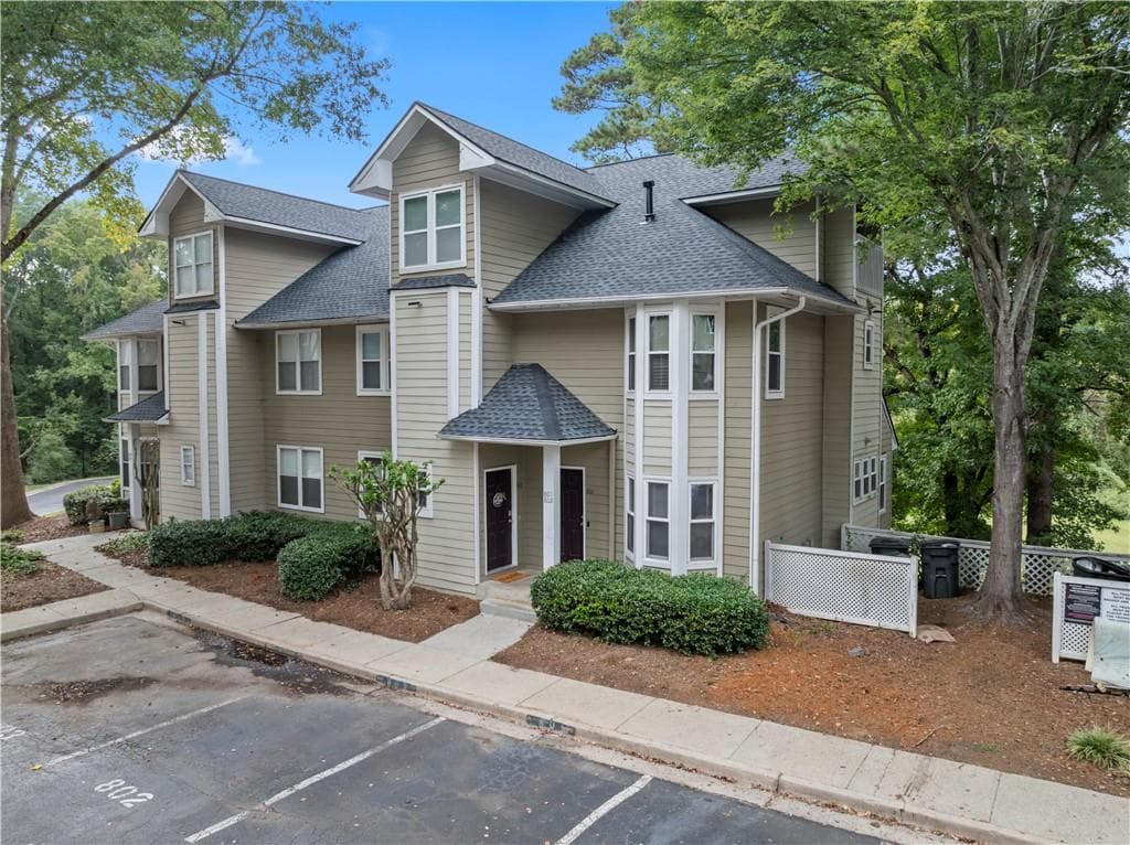 2 bedroom, 2 bathroom, 1,745 sq ft condominium sold at 802 Ivy Green Lane, Marietta, GA 30067