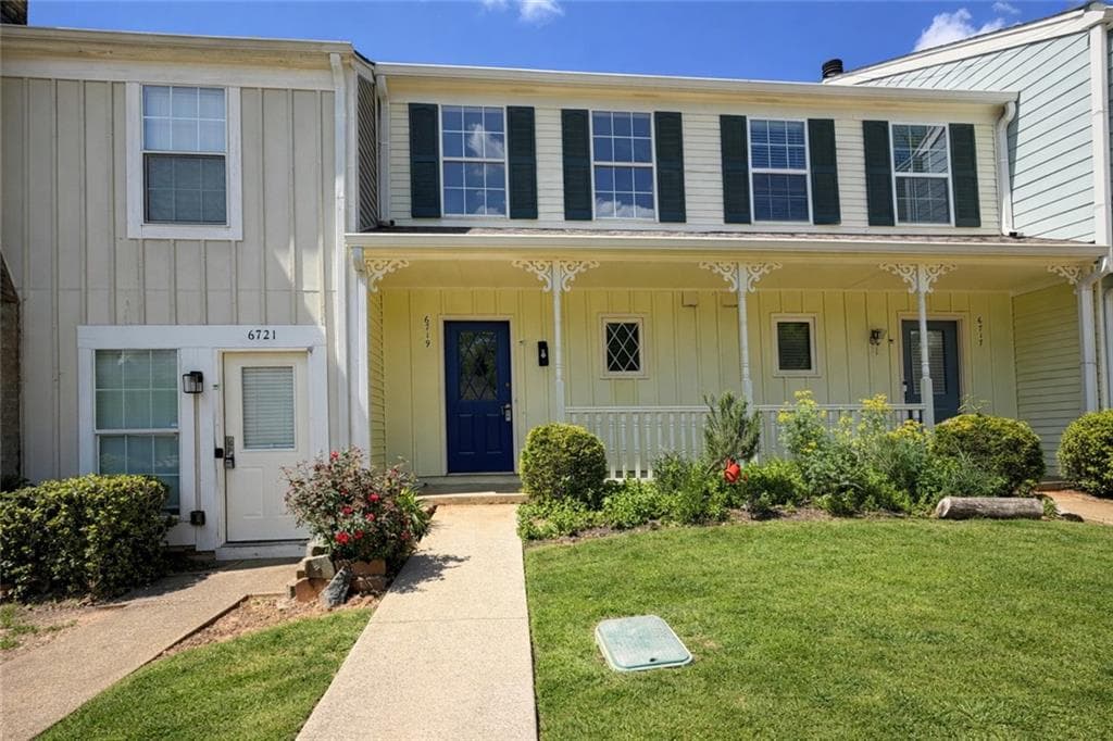 2 bedroom, 3 bathroom, 1,052 sq ft condominium for sale at 6719 Colchester Place, Norcross, GA 30093