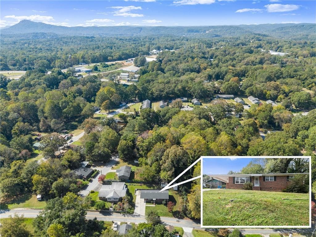 3 bedroom, 2 bathroom, 1,275 sq ft single family residence for sale at 574 S Sage Street, Toccoa, GA 30577