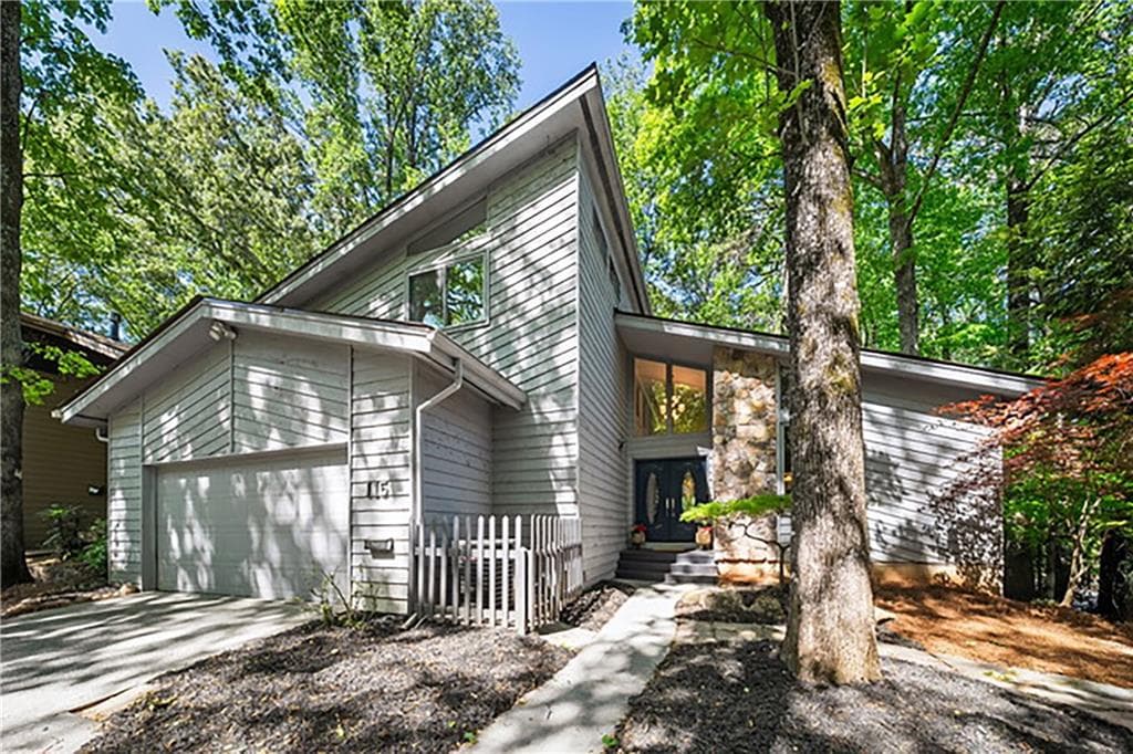 4 bedroom, 5 bathroom, 3,395 sq ft townhouse sold at 115 Lakeview Ridge, Roswell, GA 30076