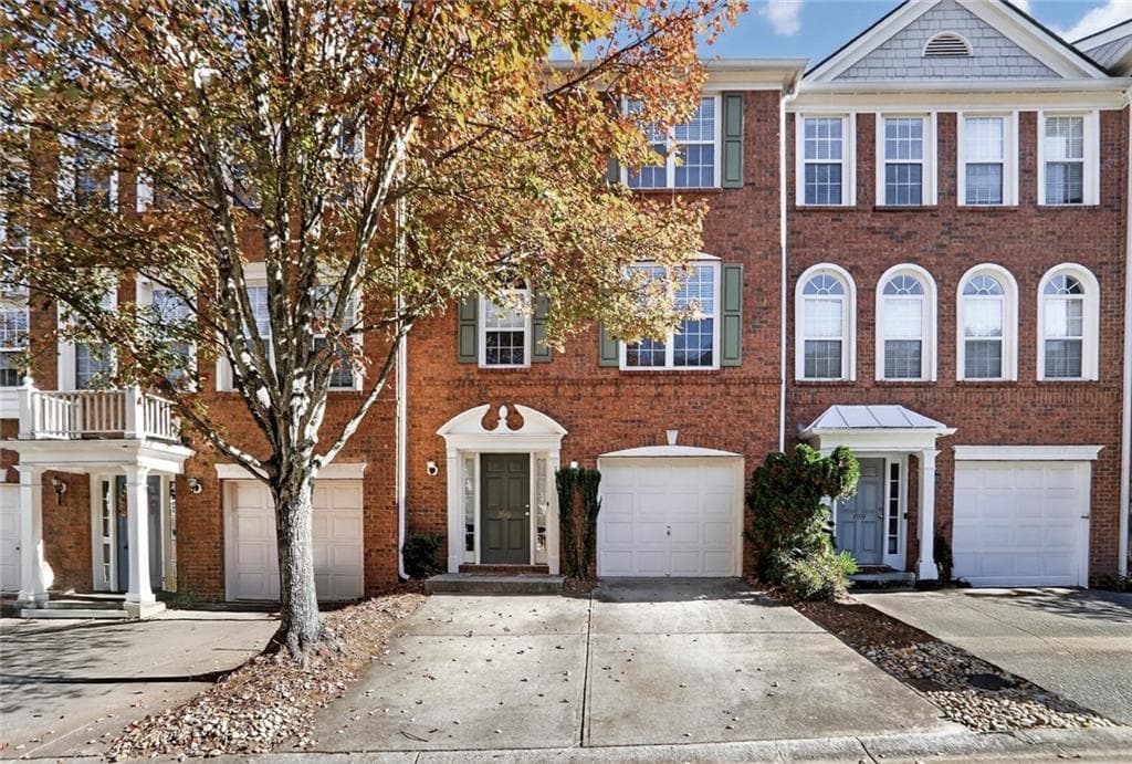 3 bedroom, 4 bathroom, 1,690 sq ft townhouse sold at 3561 Views Trace, Peachtree Corners, GA 30092