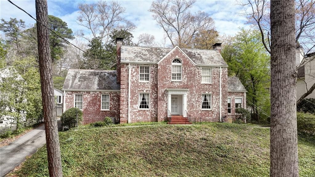 4 bedroom, 3 bathroom, 2,763 sq ft single family residence sold at 3031 W Pine Valley Road, Atlanta, GA 30305