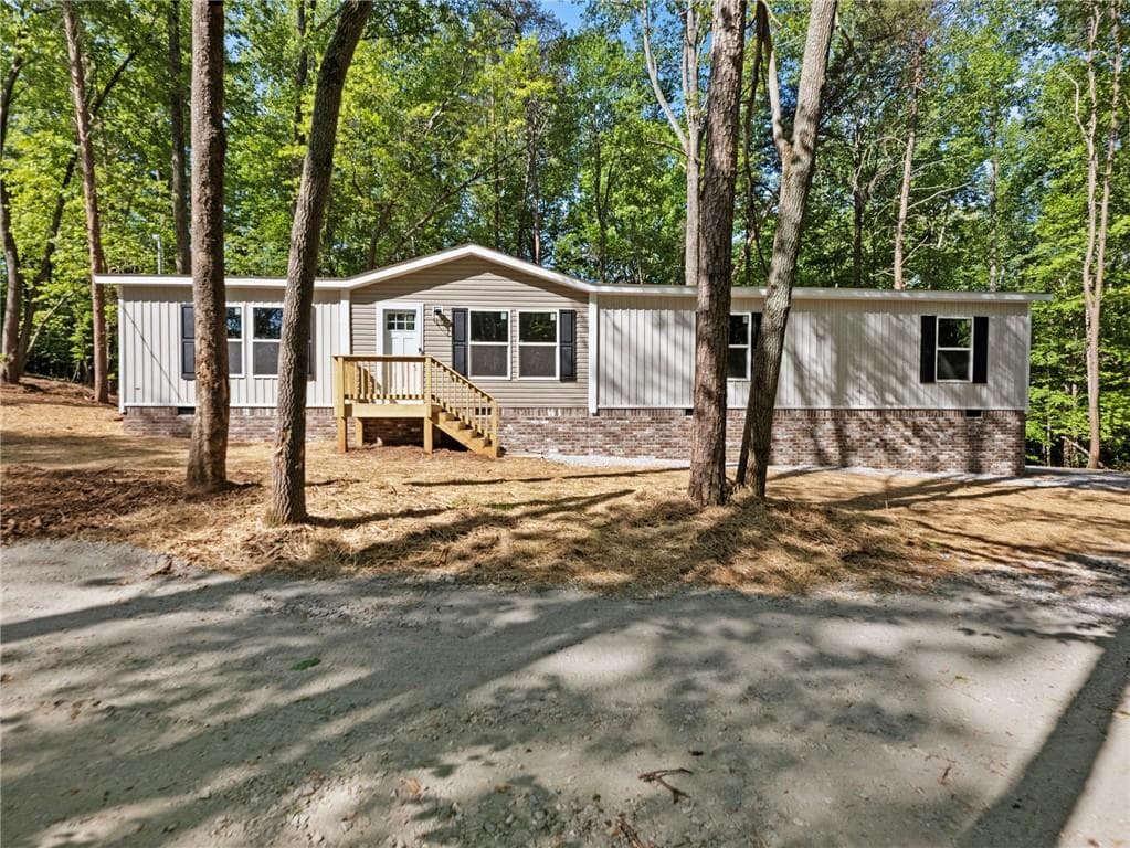 4 bedroom, 2 bathroom, 1,904 sq ft single family residence sold at 3045 Fowler Road, Gainesville, GA 30501
