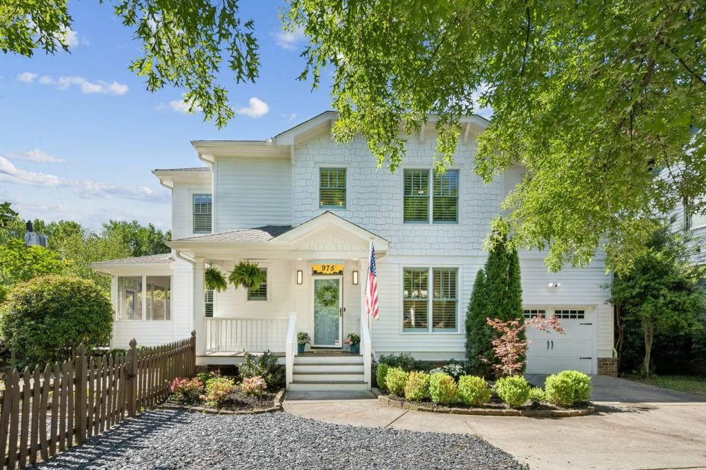 3 bedroom, 3 bathroom, 1,910 sq ft single family residence sold at 975 Grant Street, Atlanta, GA 30315