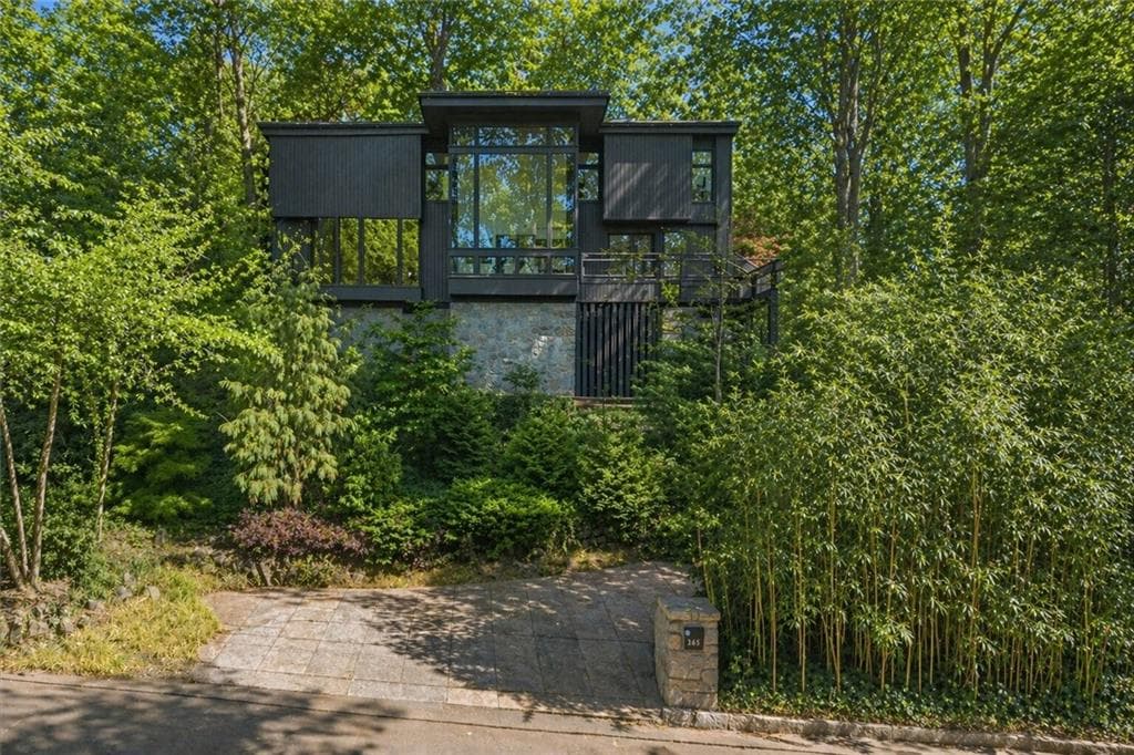 4 bedroom, 3 bathroom, 2,466 sq ft single family residence sold at 365 Brentwood Terrace, Atlanta, GA 30305