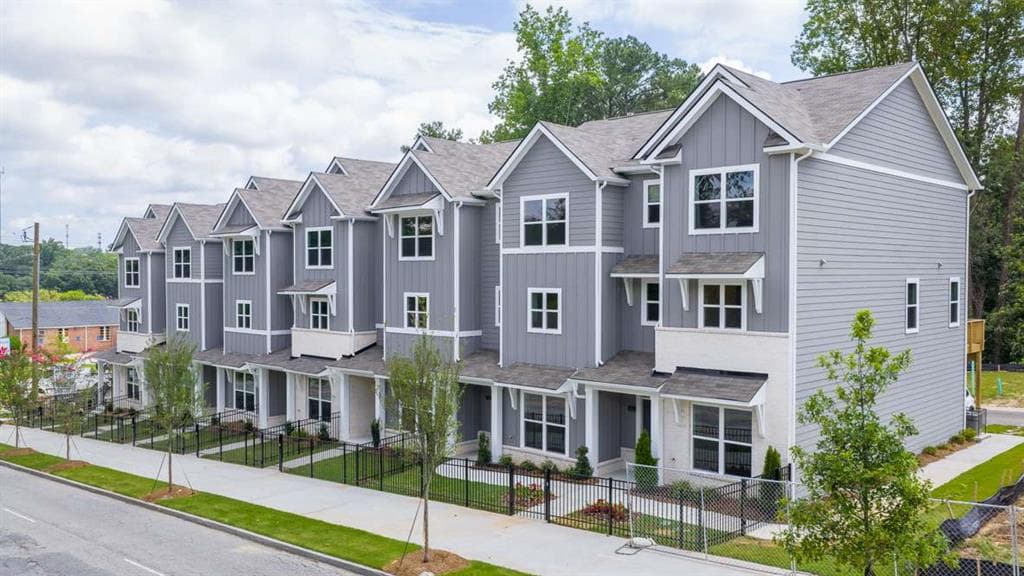 3 bedroom, 4 bathroom townhouse sold at 1317 Lakota Place, Atlanta, GA 30315