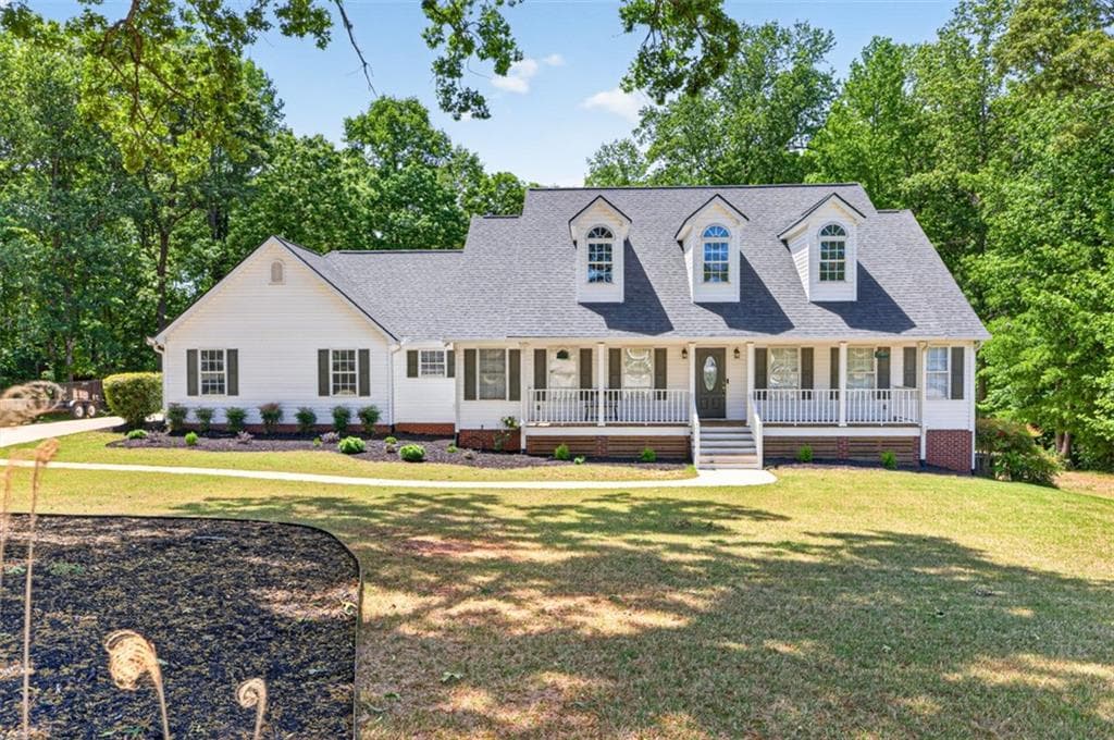 5 bedroom, 4 bathroom, 3,914 sq ft single family residence sold at 5633 Peace Avenue, Braselton, GA 30517