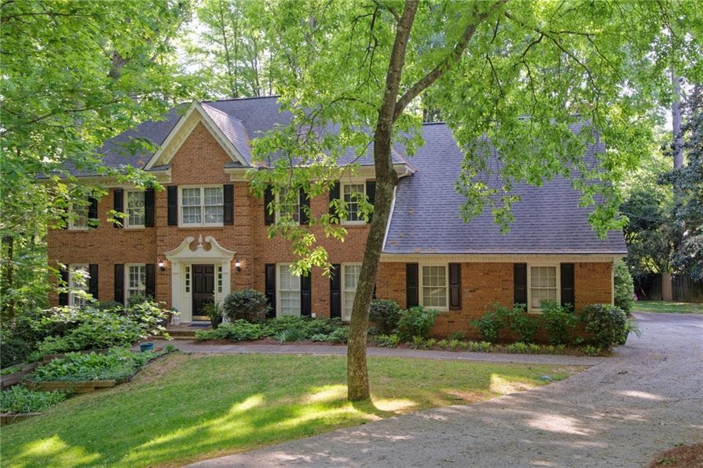4 bedroom, 4 bathroom, 3,015 sq ft single family residence sold at 555 Spindlewick Drive, Atlanta, GA 30350