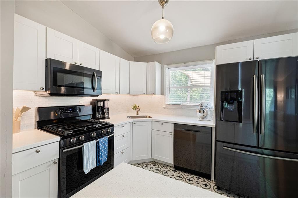 3 bedroom, 2 bathroom, 1,092 sq ft single family residence for sale at 1269 Lynwyn Lane, Atlanta, GA 30316
