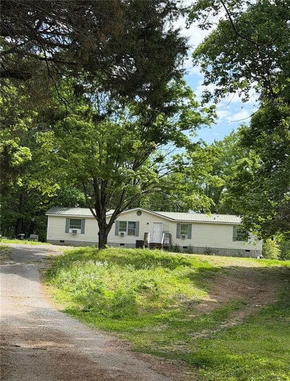 4 bedroom, 2 bathroom, 1,452 sq ft single family residence under contract at 753 Jones Lane, Chickamauga, GA 30707