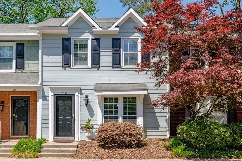 2 bedroom, 3 bathroom, 1,480 sq ft townhouse sold at 110 Courtyard Terrace, Roswell, GA 30075