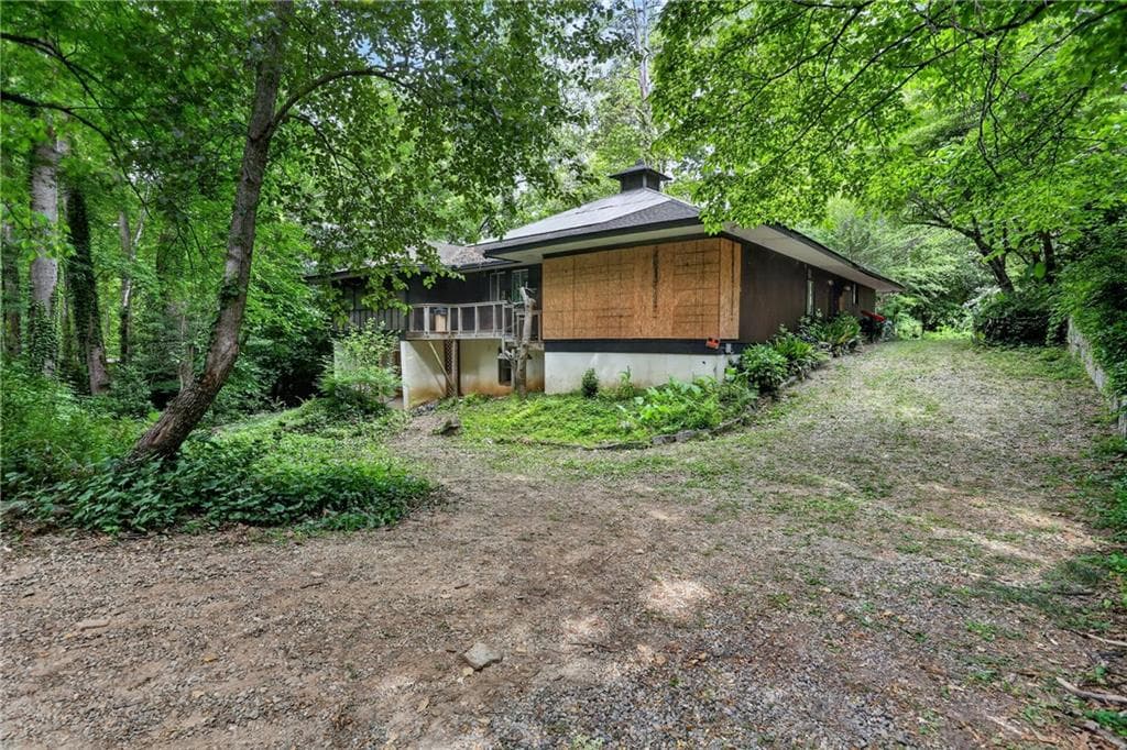 5 bedroom, 4 bathroom, 4,453 sq ft single family residence sold at 4015 Mcclatchey Circle, Atlanta, GA 30342