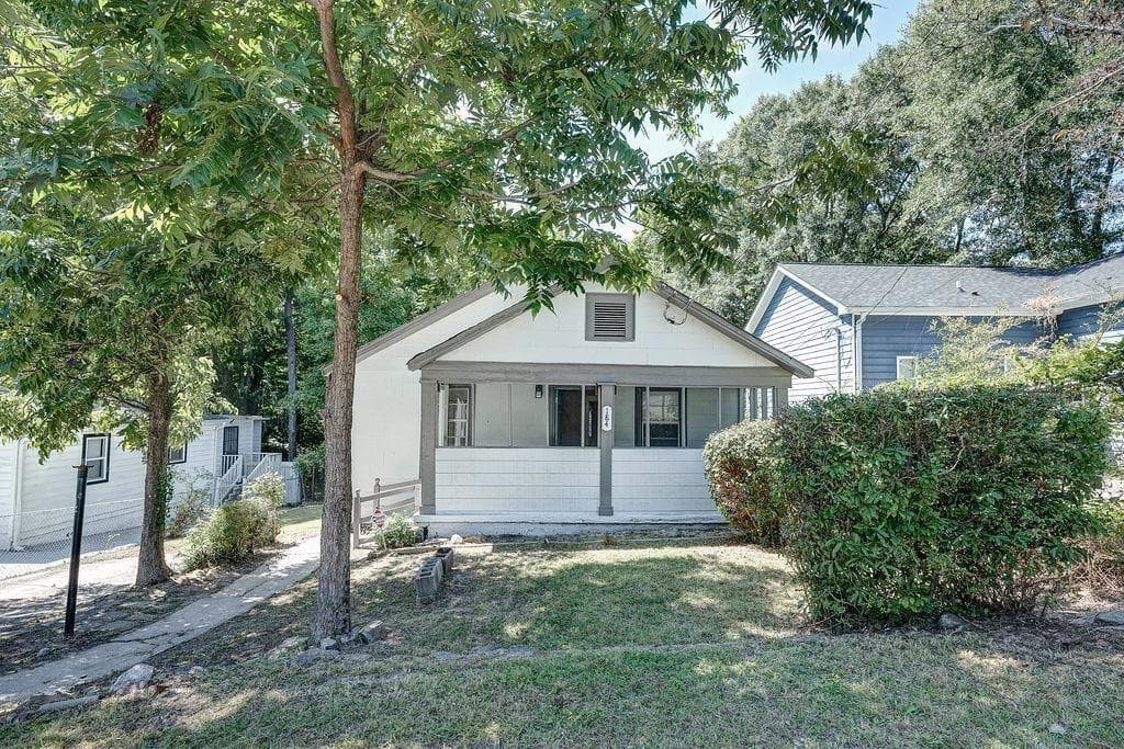 2 bedroom, 1 bathroom, 962 sq ft single family residence for sale at 184 Dahlia Avenue, Atlanta, GA 30314