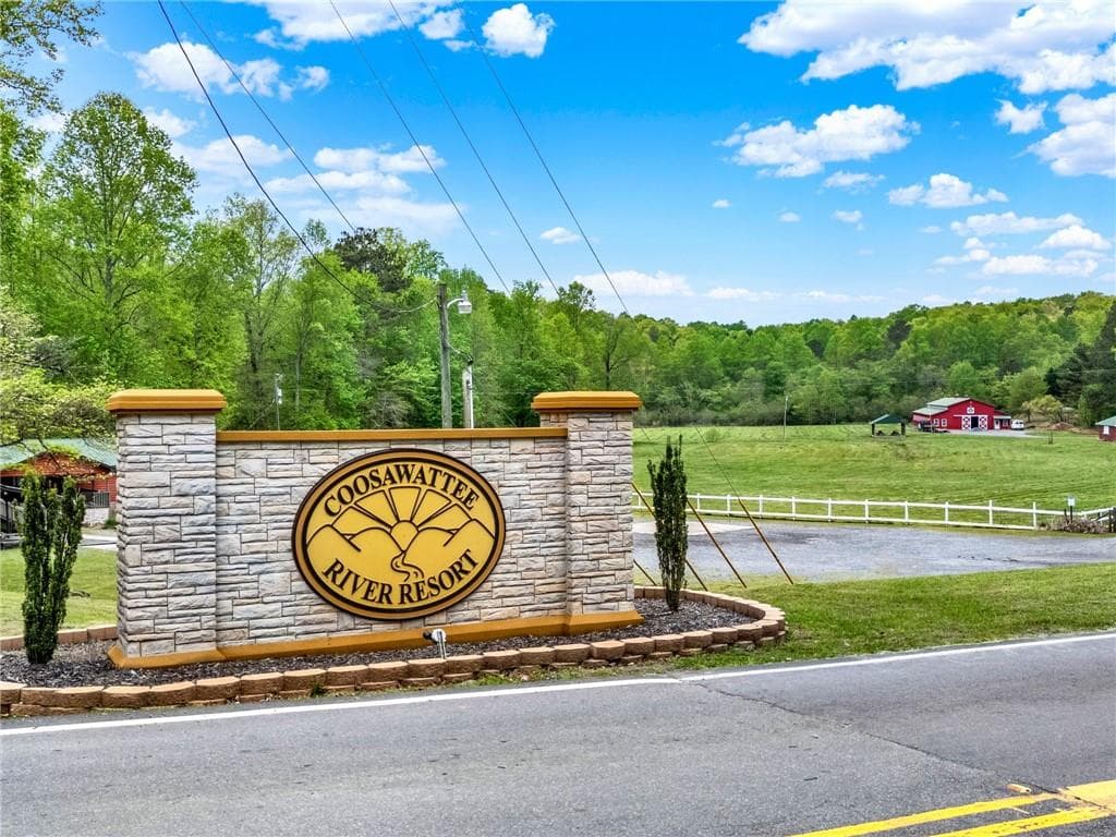 2 bedroom, 2 bathroom, 1,552 sq ft single family residence for sale at 508 Lemmon Lane, Ellijay, GA 30540