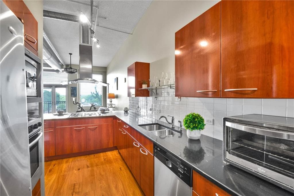 1 bedroom, 1 bathroom, 964 sq ft condominium for sale at 3820 Roswell Road 314, Atlanta, GA 30342
