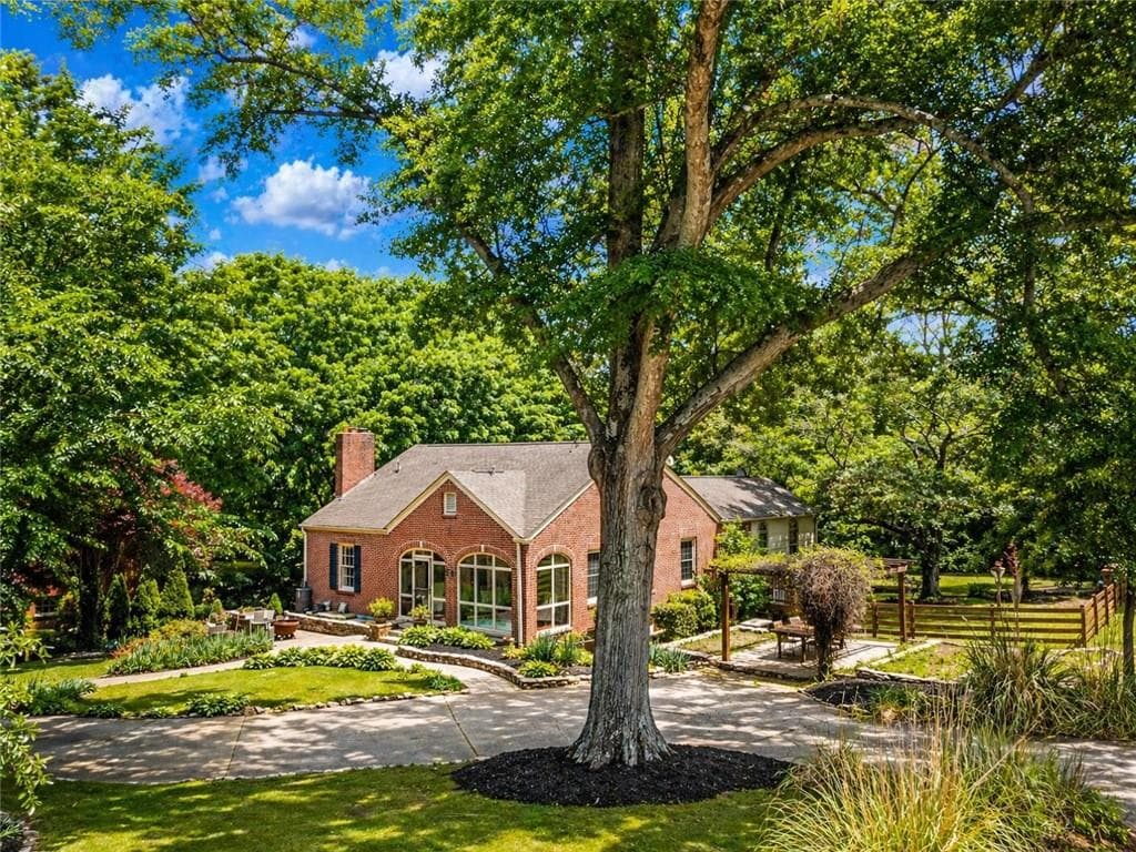 5 bedroom, 4 bathroom, 3,473 sq ft single family residence sold at 433 S Peachtree Street, Norcross, GA 30071