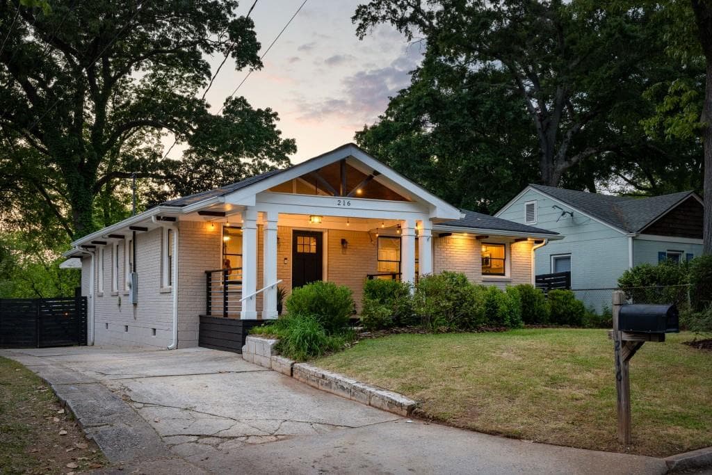 3 bedroom, 2 bathroom, 1,496 sq ft single family residence sold at 216 Sisson Avenue, Atlanta, GA 30317