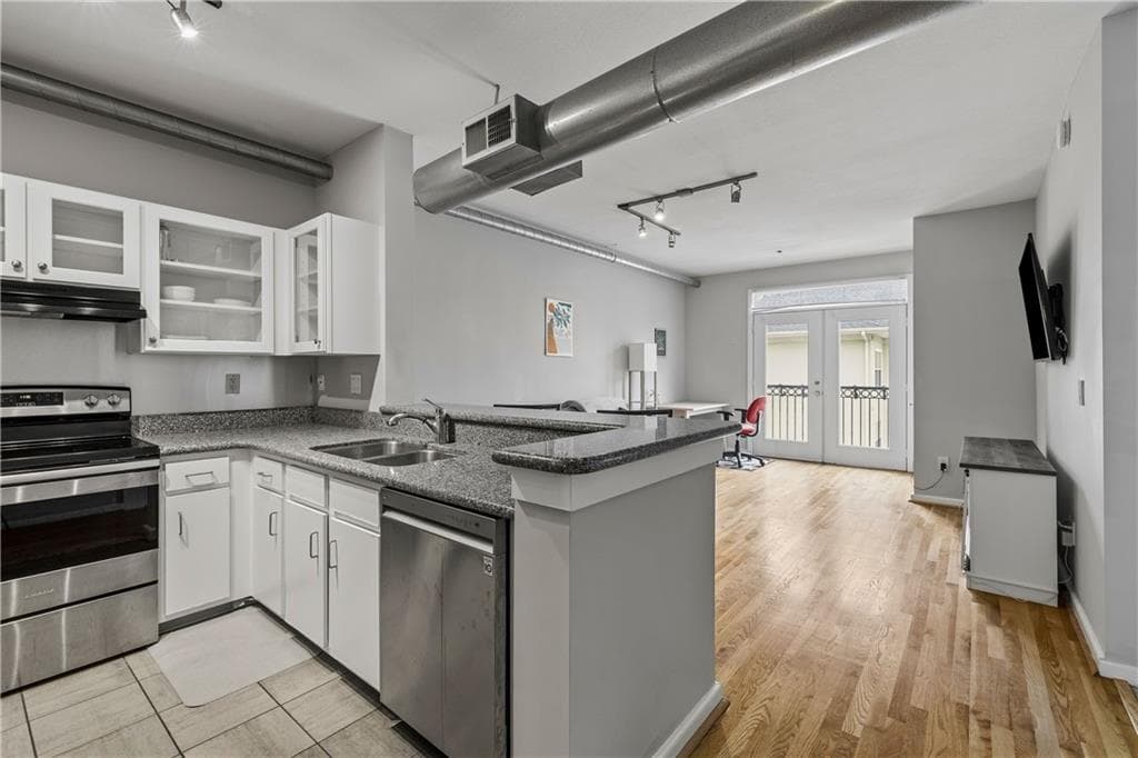 1 bedroom, 1 bathroom, 775 sq ft condominium for sale at 800 Peachtree Street 1517, Atlanta, GA 30308