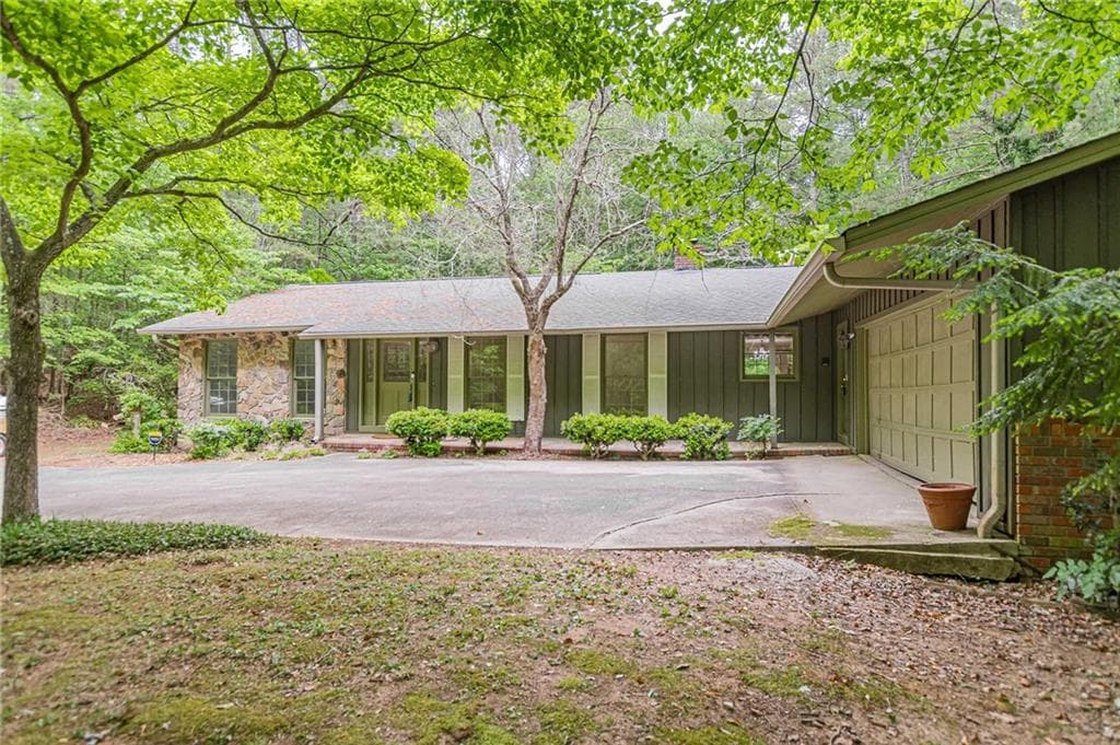 2 bedroom, 4 bathroom, 2,480 sq ft single family residence for sale at 729 Ga-92, Fayetteville, GA 30214