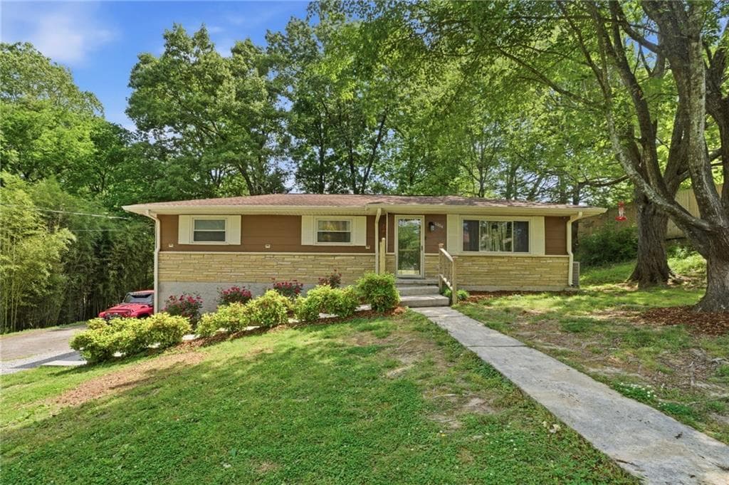 3 bedroom, 2 bathroom, 1,468 sq ft single family residence for sale at 1004 W Lewis Street, Rossville, GA 30741