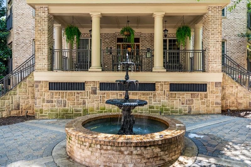 1 bedroom, 1 bathroom, 734 sq ft condominium sold at 1055 Piedmont Avenue NE 207, Atlanta, GA 30309