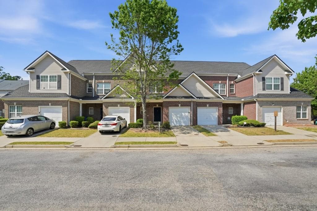 2 bedroom, 3 bathroom, 2,117 sq ft townhouse sold at 2555 FLAT SHOALS Road 903, Atlanta, GA 30349