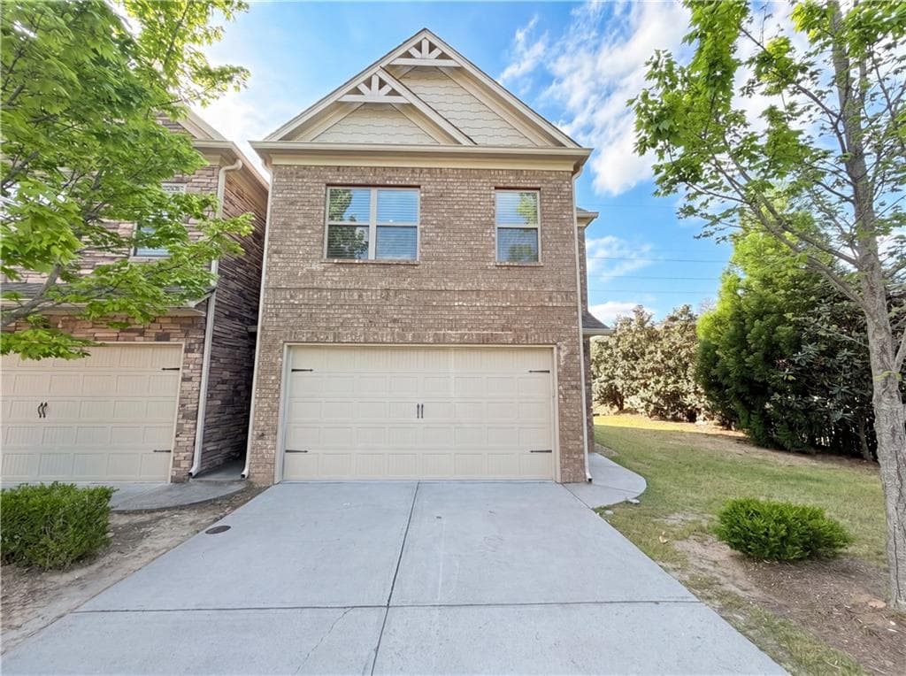 3 bedroom, 3 bathroom, 1,994 sq ft townhouse under contract at 10555 Naramore Lane, Alpharetta, GA 30022