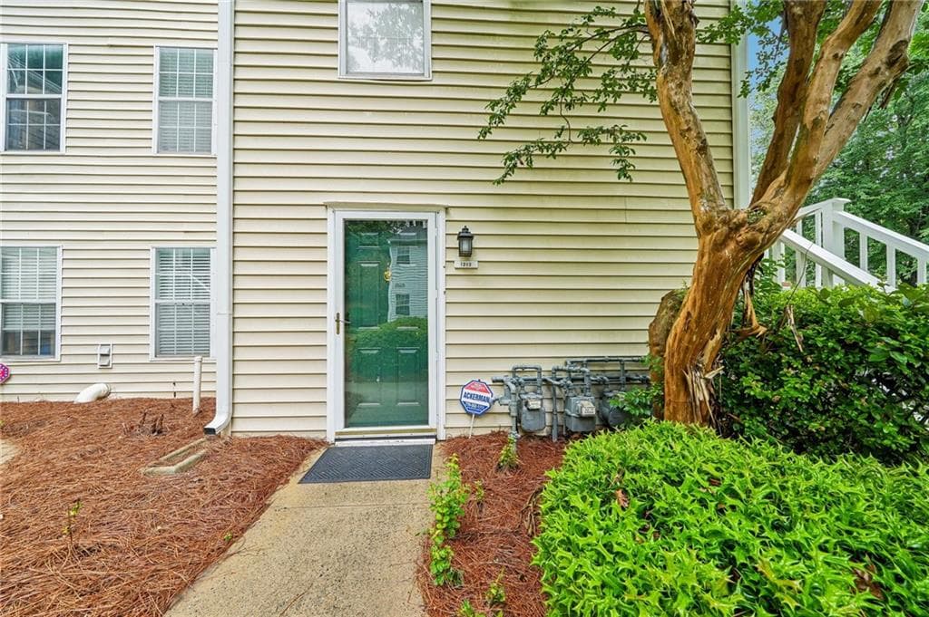 1 bedroom, 1 bathroom, 936 sq ft condominium for sale at 1212 Glenleaf Drive, Peachtree Corners, GA 30092