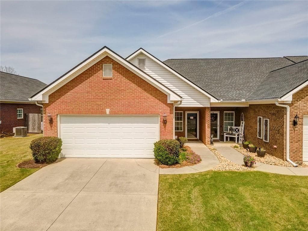 2 bedroom, 2 bathroom, 1,489 sq ft townhouse sold at 606 Blackwood, Calhoun, GA 30701
