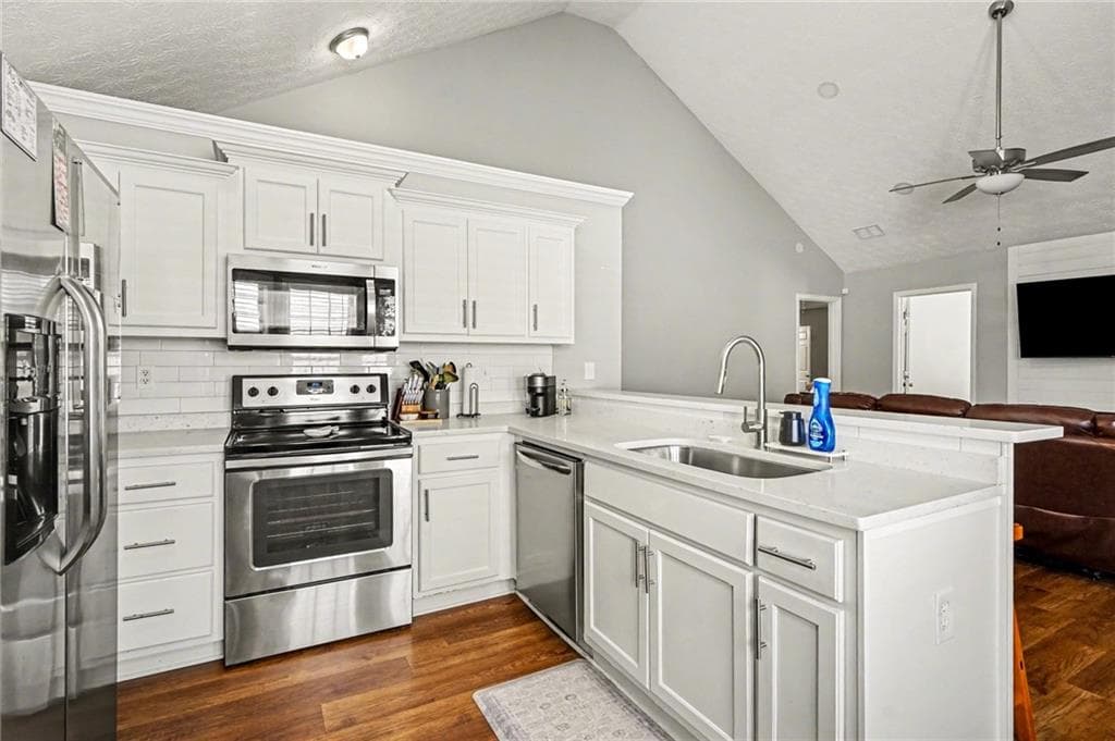 3 bedroom, 2 bathroom, 1,811 sq ft single family residence sold at 315 Shadowbrooke Circle, Loganville, GA 30052