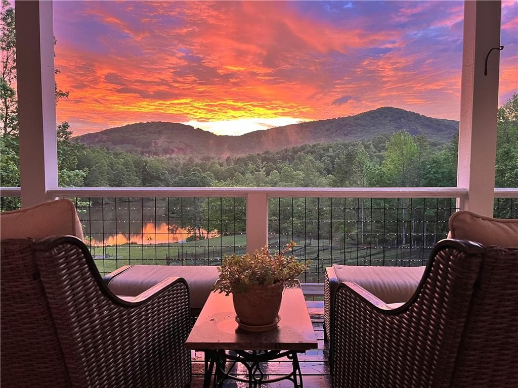 4 bedroom, 6 bathroom, 4,909 sq ft single family residence under contract at 199 Tabitha Drive, Jasper, GA 30143