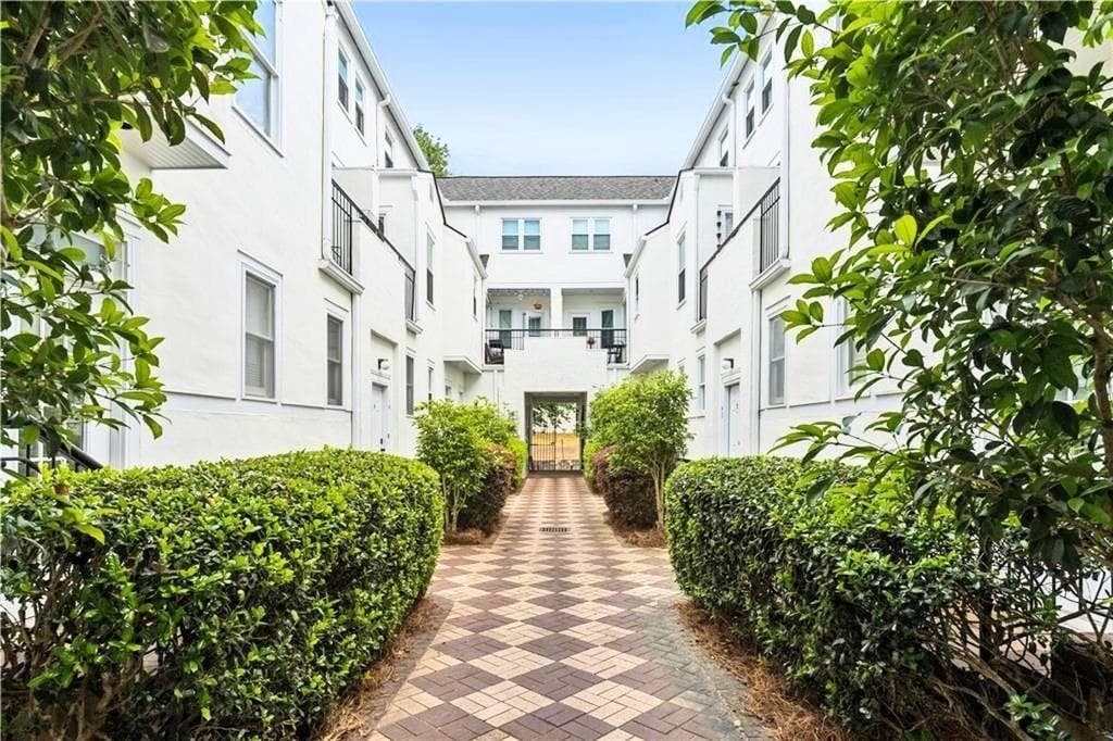 1 bedroom, 1 bathroom, 950 sq ft condominium sold at 1170 N Highland Avenue A1, Atlanta, GA 30306