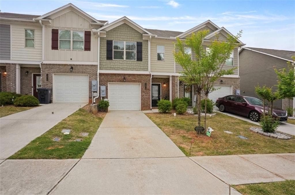 3 bedroom, 3 bathroom, 1,408 sq ft townhouse for sale at 1474 O'Connor Drive, Jonesboro, GA 30236
