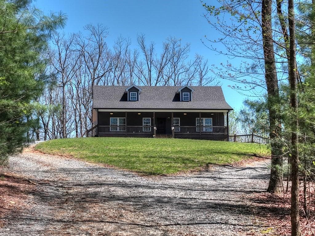 3 bedroom, 4 bathroom, 2,728 sq ft single family residence for sale at 1073 Old Burnt Mountain Road, Ellijay, GA 30536