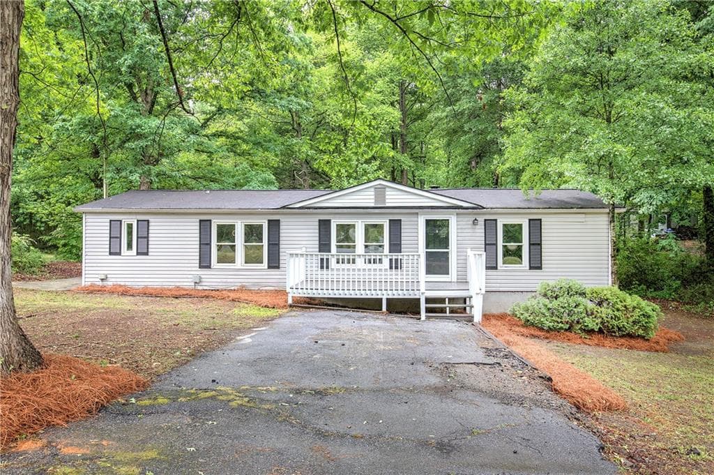 3 bedroom, 2 bathroom, 1,248 sq ft single family residence sold at 284 Luther Circle, Villa Rica, GA 30180