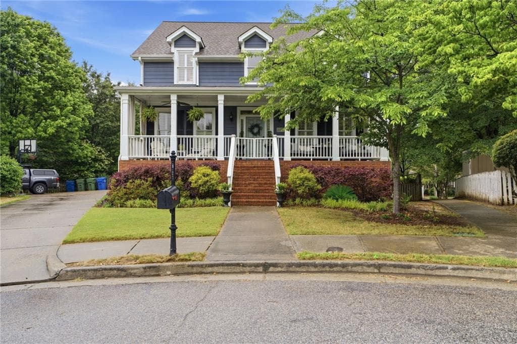 4 bedroom, 3 bathroom, 2,600 sq ft single family residence sold at 2170 Whittier Place, Atlanta, GA 30318