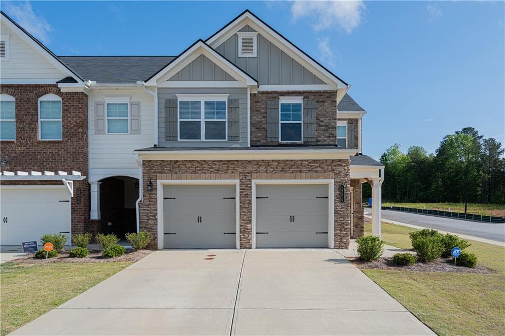 4 bedroom, 3 bathroom, 2,066 sq ft townhouse for sale at 1250 Park Center Circle, Austell, GA 30168