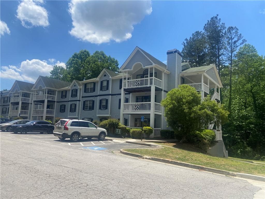 3 bedroom, 2 bathroom, 1,279 sq ft condominium sold at 3521 Shepherds Path, Decatur, GA 30034