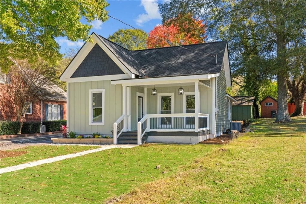 3 bedroom, 3 bathroom, 1,659 sq ft single family residence for sale at 515 Woodlawn Avenue, Calhoun, GA 30701
