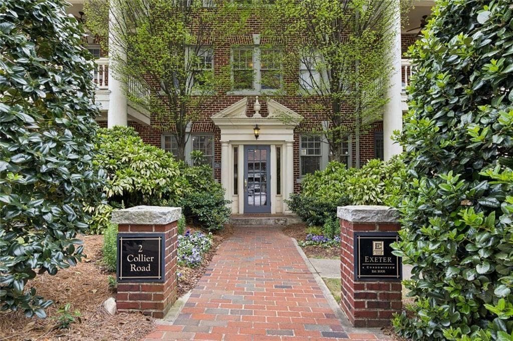 1 bedroom, 1 bathroom, 1,006 sq ft condominium sold at 2 Collier Road 2, Atlanta, GA 30309